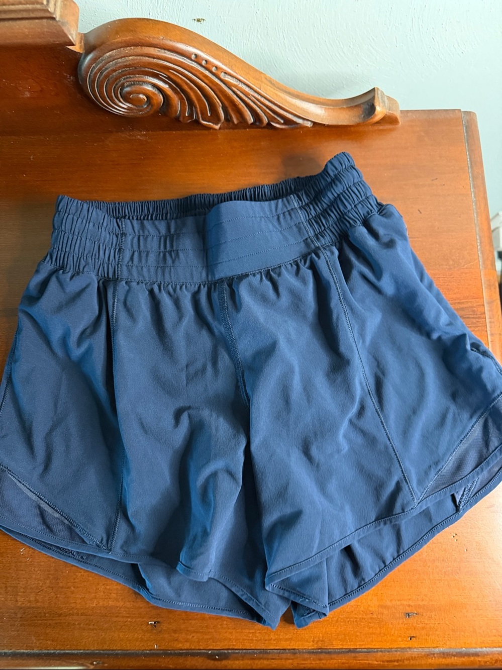 Lululemon Hotty Shorts Navy size 4 Good Condition